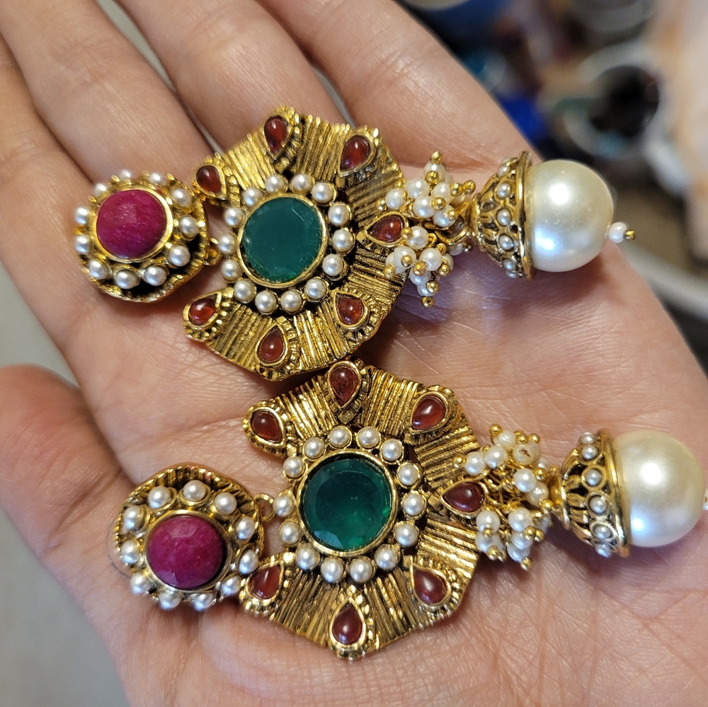 Sia Earrings - Picture 5 of 5